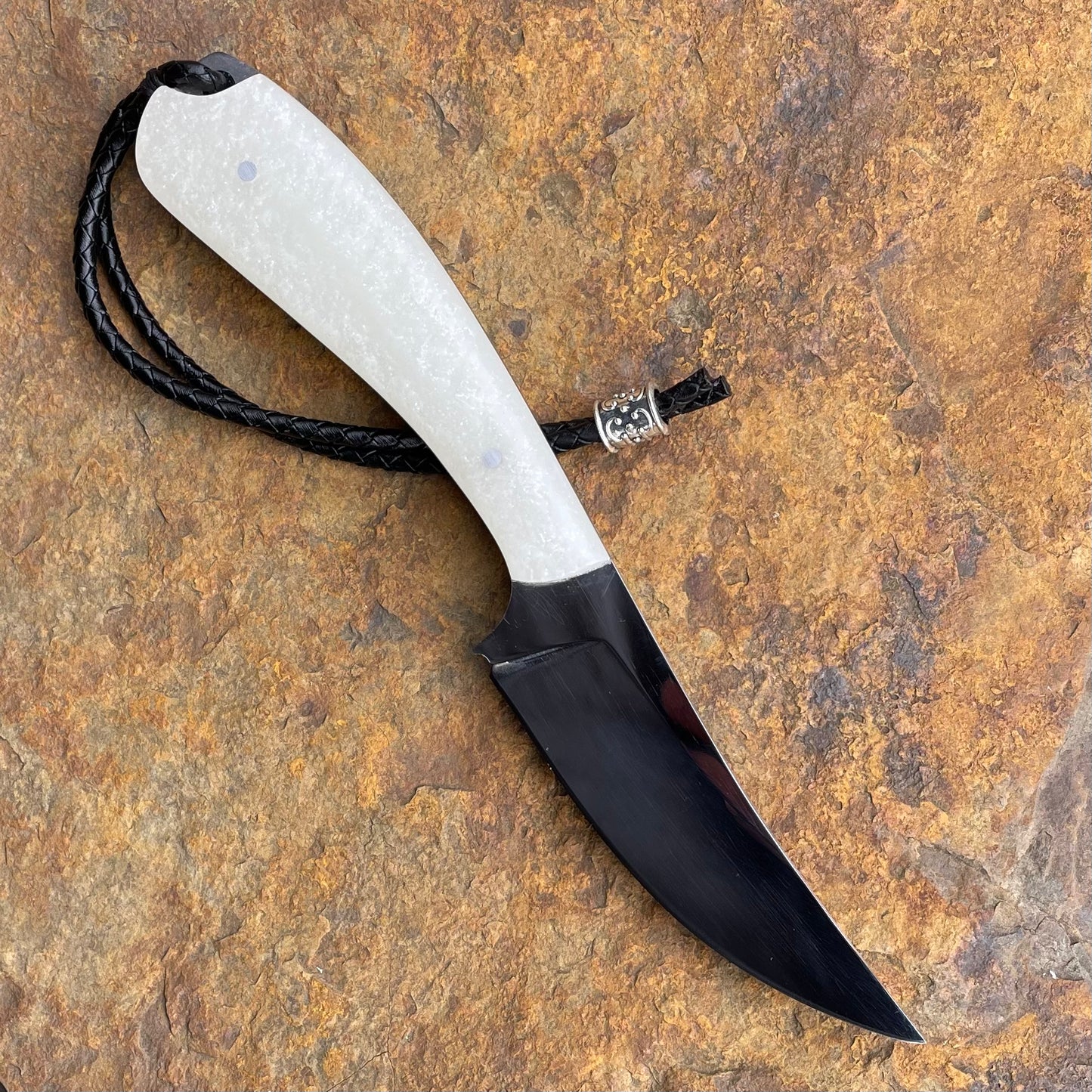 Skinner in 1095 w/ White Pearl Resin