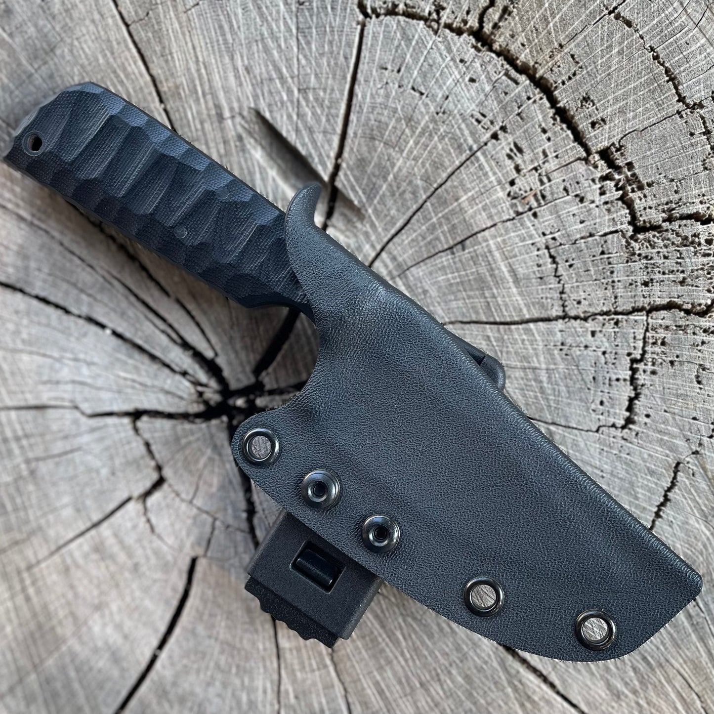 Hunter in 52100 w/ Black G10