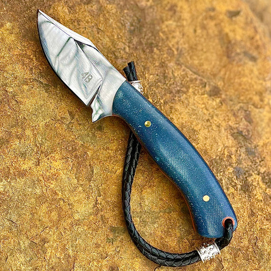 Hunter in 1095 w/ Blue Micarta